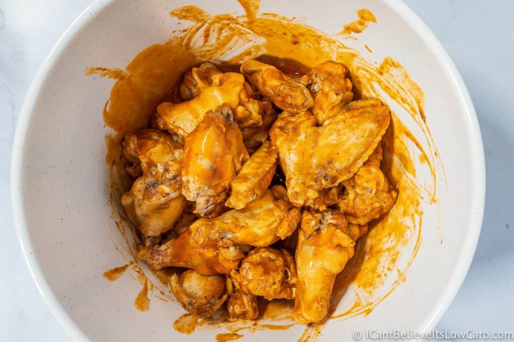 low carb Buffalo Wings with sauce