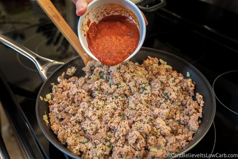 Tomato sauce for Keto Stuffed Peppers