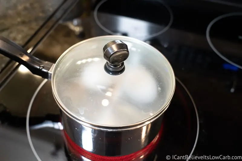 Boiling Eggs with the cover on the pan