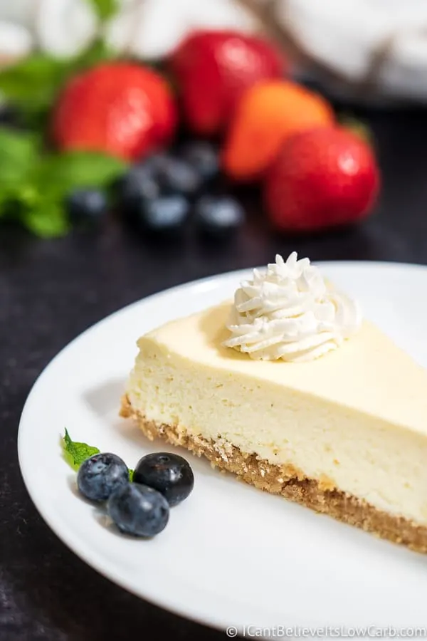 Keto Cheesecake with whipped cream