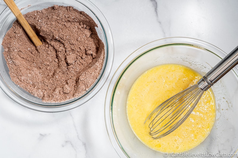 2 bowls of Wet and Dry ingredients for Keto Chocolate Muffin