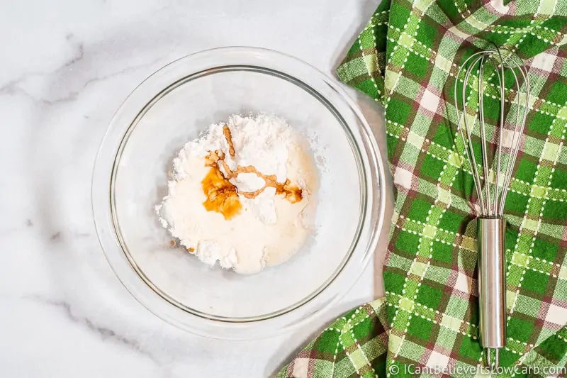 adding vanilla to bowl for sugar free icing