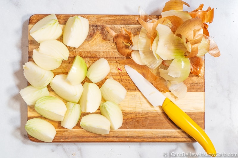 cutting onions in quarters