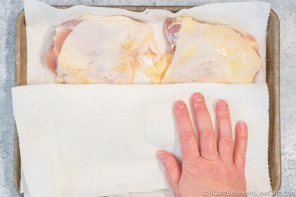drying off Chicken Thighs with paper towels