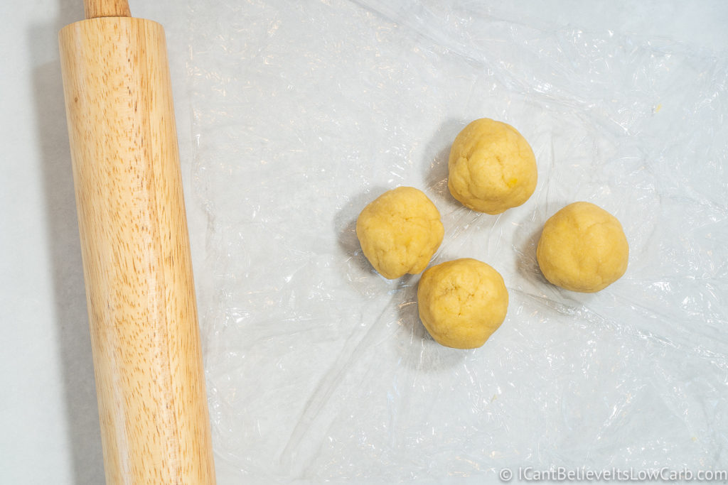 4 balls of Low Carb Tortilla dough