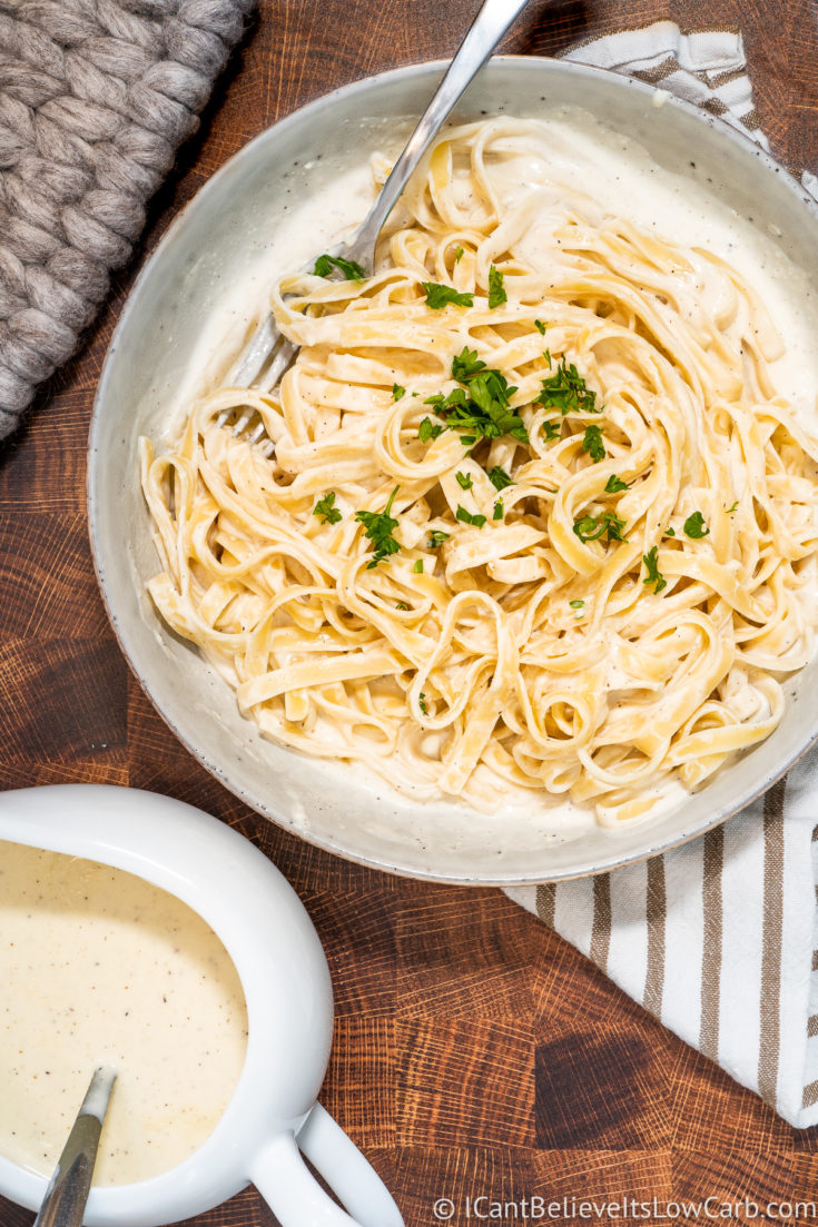 Easy Keto Alfredo Sauce Recipe (Low Carb Cream Sauce)