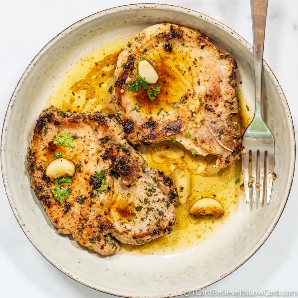 Pan-fried Pork Chops with Garlic and Butter