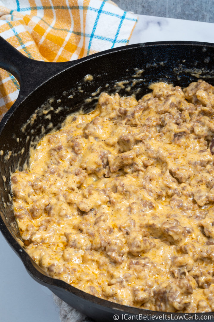 Easy Keto Sausage Gravy Recipe (Breakfast & CountryStyle)