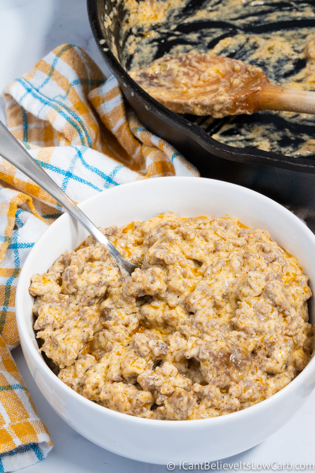 Easy Keto Sausage Gravy Recipe (Breakfast & CountryStyle)